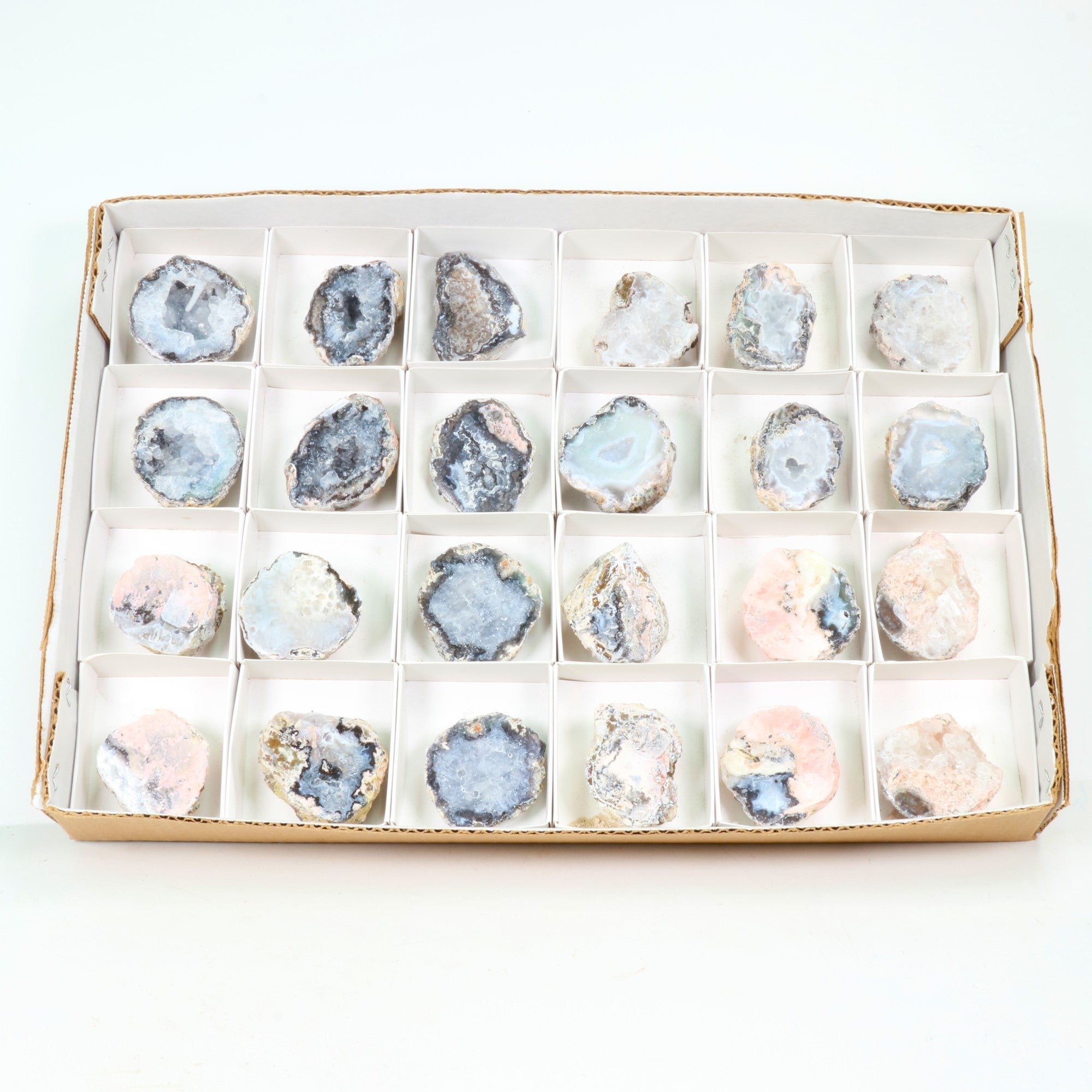 Rough Trancas Geodes Flat Box, Extra Quality, Large, 24 Pieces in a Flat, 1 Flat, 50/150 gr